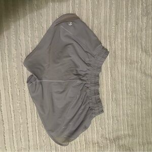 lululemon athletica hotty hot shorts 2.5in, lilac color